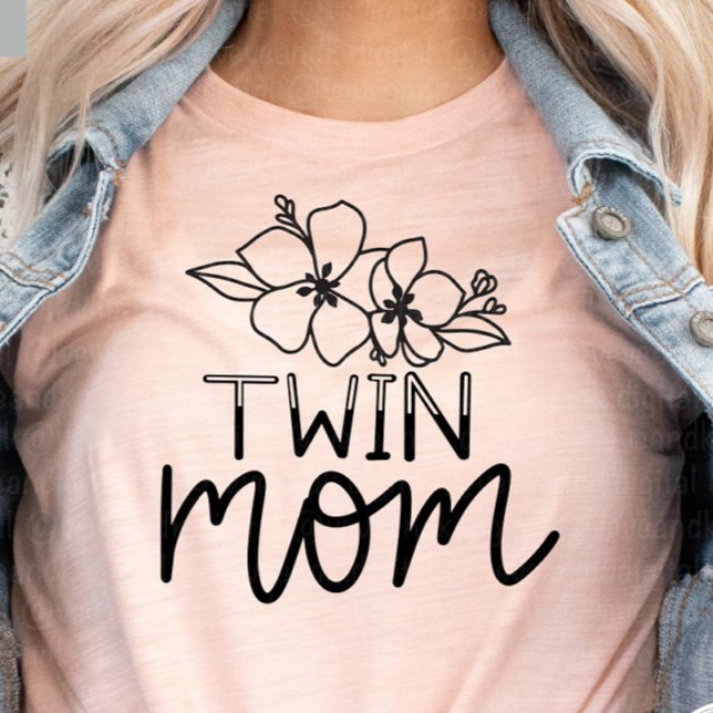 Twin Mama Trendy Wild Blume Script T-Shirt (Von Creator hochgeladen)