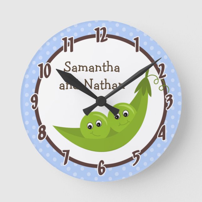 Twin Peas in a Pod Blue Polka Personalized Clock Runde Wanduhr (Vorderseite)