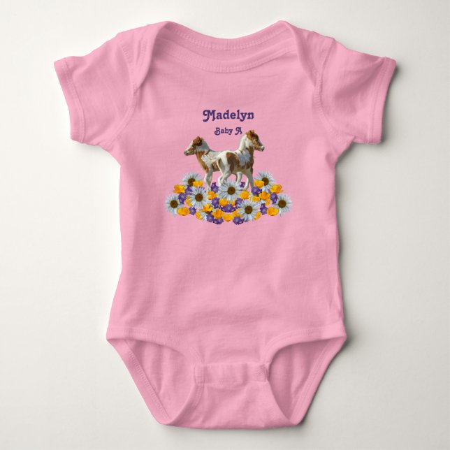 Twin Ponies Baby A mit Namen Baby Strampler (Vorderseite)