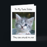 **TWIN SISTER** ERZÄHLT IHREN ALTERSFREUNDLICHEN G KARTE<br><div class="desc">***ZWEI SCHWESTER*** ICH WERDE IHREN ALTERSFREUNDLICHEN GEBURTSTAG NICHT ERZÄHLEN (ZWEIMAL SPASS WINKING KITTY STILE)</div>