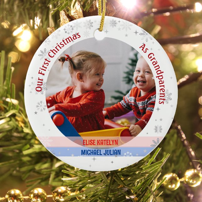 Twins Baby Girl Boy 1. Weihnachten Großeltern Foto Keramik Ornament (Our First Christmas as Greatparents of Twin Girl and Boy. Snowflakes. Cute Swaddled Babies)