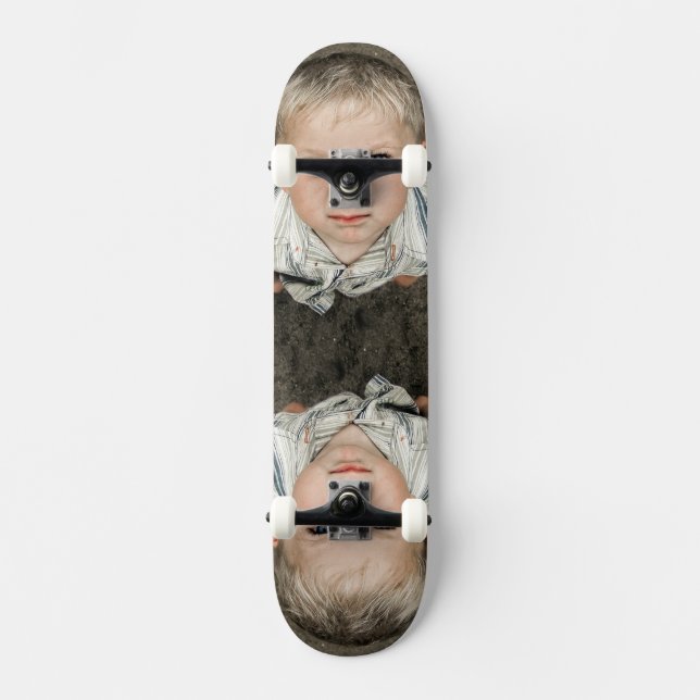 Twins Perspective Skateboard (Vorderseite)