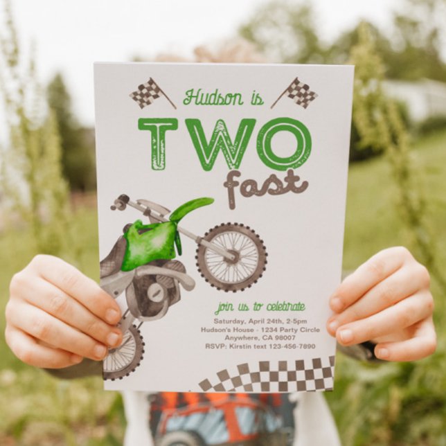 Two Fast Green Dirt Bike Invitation Einladung (Von Creator hochgeladen)