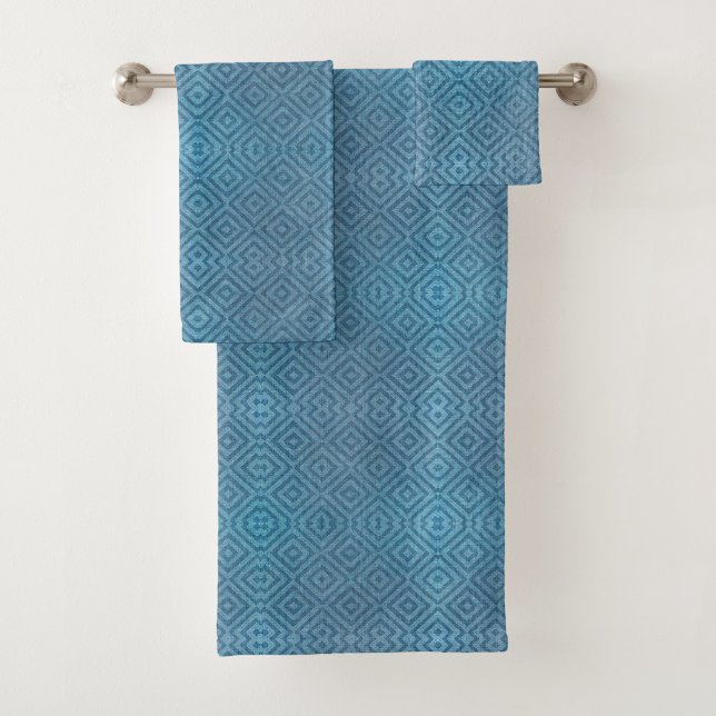 Two images of blue towels with a geometric diamond (Créateur téléchargé)