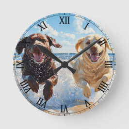 Two Labrador Retrievers on Beach Runde Wanduhr