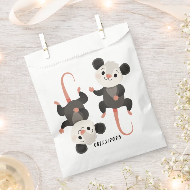 Two Lying Opossums, Custom Birthday Date Geschenktütchen (Ausgeschnitten)