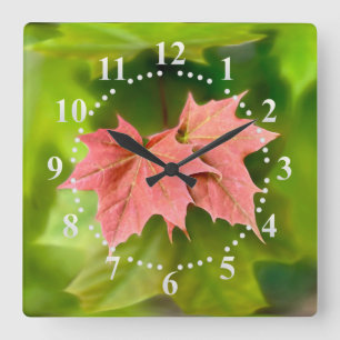Two maple leaves quadratische wanduhr