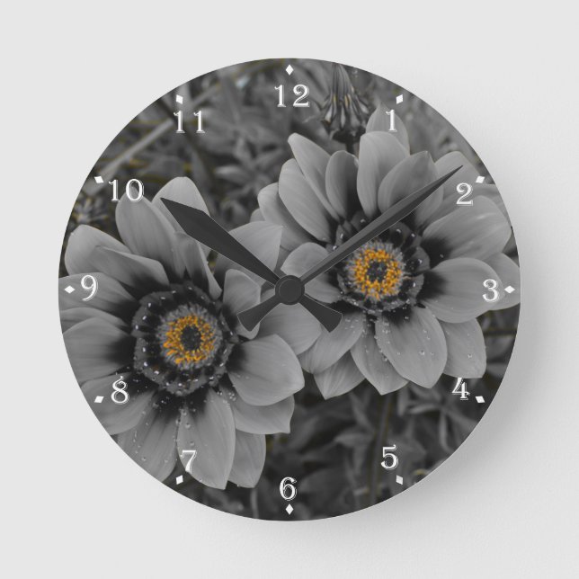 Two of a Kind Runde Wanduhr (Vorderseite)