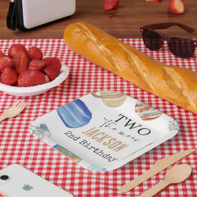 Two The Moon | Modern Space 2nd Birthday Décor Pappteller (Picknick)