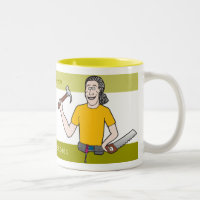 Typ mit einer Hammer-Tasse