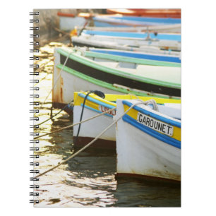 Typische provenzalische Fischerboote in Notizblock
