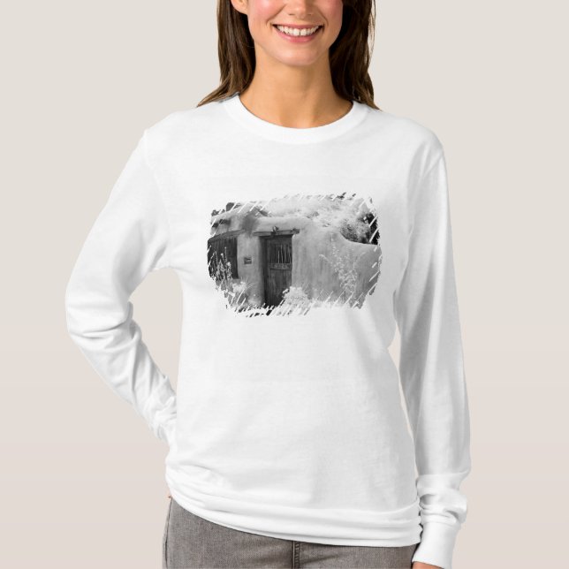 Typische Tür und Einfahrt in Santa Fe, New T-Shirt (Vorderseite)