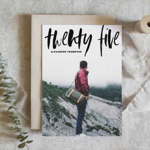 Typografie-Abschluss mit schwarzer Brush Einladung