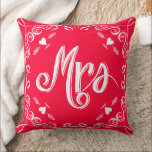 Typografie Chalkboard Mrs Brides Pink oder irgende Kissen<br><div class="desc">Chalkboard Vintag Modern Mr. und Mrs. Chalkboard Wedding Pillows. Sie können dieses wunderschöne elegante Vintag Elements Coral, Blue, Gray and White Vintag Bird Pillow personalisieren, um alles zu sagen, was Ihnen gefällt, oder die bestehende Mrs. für die Bride/Ehefrau zu benutzen oder zwei Mütter und einen Mister für die Neugeborenen zu...</div>