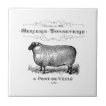 Typografie des Vintagen Schafbetriebs in Frankreic Fliese<br><div class="desc">Französisch Land Vintage Schaffarm Decorative Keramik Tile. Die Datei ist Teil einer Sammlung. Designed by Beverly Arena-Bainbridge Homespun Hütte Designs E: homespuncottagedesigns@gmail.com</div>