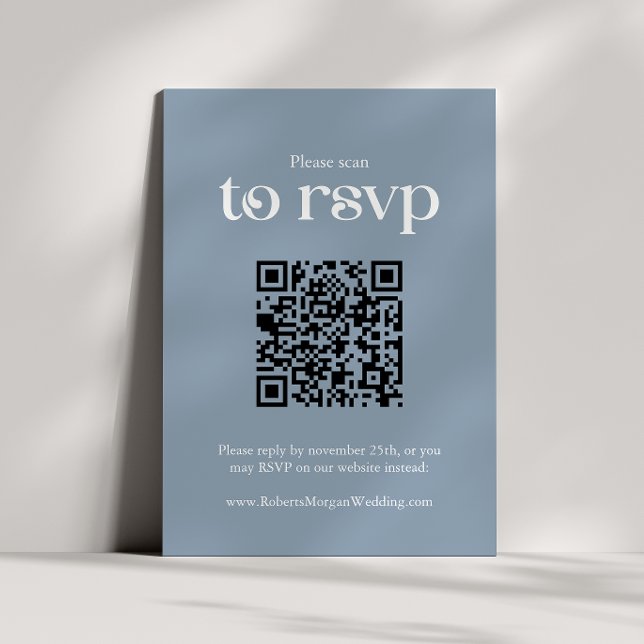 Typografie Dusty Blue QR Code Wedding RSVP Karte (Von Creator hochgeladen)