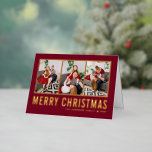 Typografie Foto Collage Burgundy Weihnachten<br><div class="desc">Frohe Weihnachten! Mit dieser individuell gestaltbaren Weihnachts-Foto-Collage-Karte können Sie sich in dieser Saison Ihre Wünsche mitteilen. Es zeichnet sich durch einfache Typografie auf bordeauxrotem Hintergrund aus. Personalisieren Sie Ihre Daten durch Hinzufügen von drei Fotos, Namen, Jahr und anderen Details. Diese goldene Weihnachtskarte ist in anderen Farben und in einem Karton...</div>