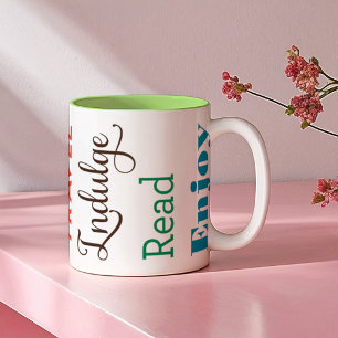 Typografie, inspirierende Ruhestandsworte Zweifarbige Tasse