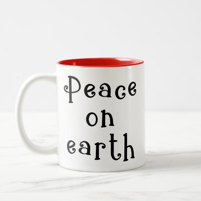 Typografie Peach auf der Earth Red Coffee Tasse (Links)