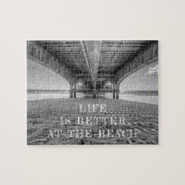 Typografie von Beach Life Black und White Foto (Horizontal)