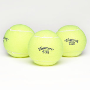 Typografische Sloganteamwork macht Tennisbälle