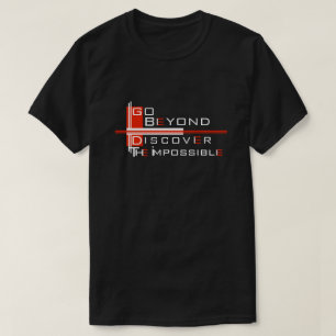 Typografisches Textdesign mit Streifenmuster T-Shirt