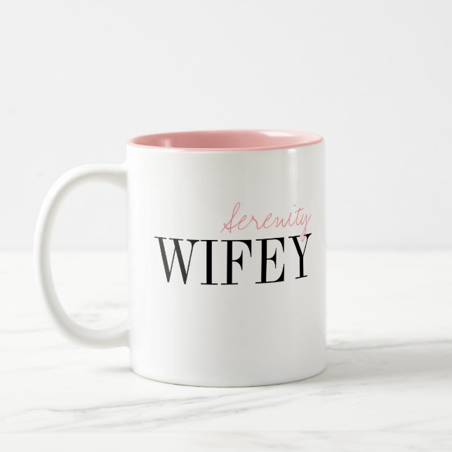 Typographie moderne Simple Personnalisé Wifey mug (Gauche)