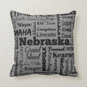 Typographie urbaine du Nebraska coussin en gris (I