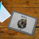Tyrannosaurus T-rex Dinosaur Personalisiert Trifold Geldbörse<br><div class="desc">Dieses Design kann in dem Bereich personalisiert werden, der durch das Ändern des Fotos und/oder Textes zur Verfügung gestellt wird. Oder Sie können es anpassen, indem Sie den Mausklick auswählen, um weitere Optionen anzupassen, um die Farbe des Hintergrunds zu löschen oder zu ändern, Text hinzuzufügen, die Textfarbe oder den Stil...</div>