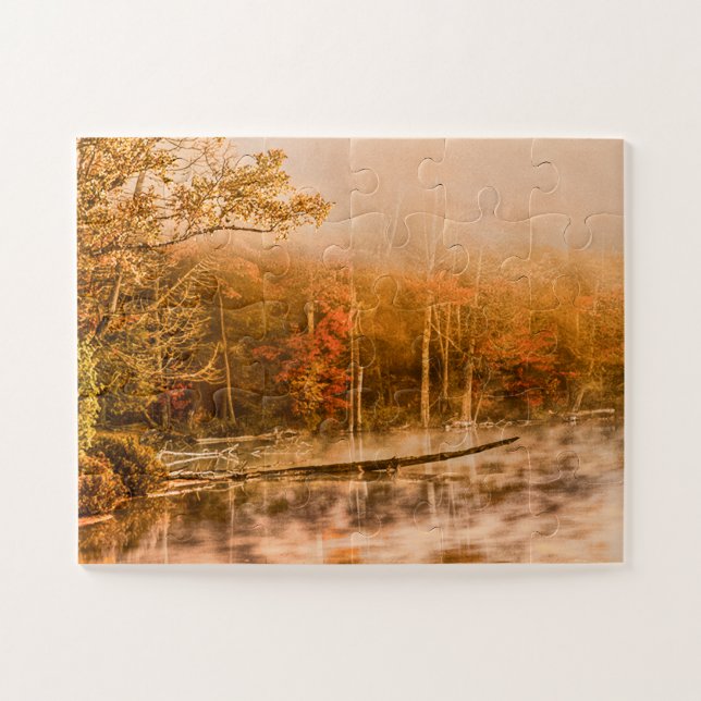 U.P. Michigan Fog Rising on Pond Travel Foto (Horizontal)