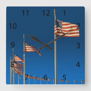 U.S. Flaggen im Washington Monument Quadratische Wanduhr