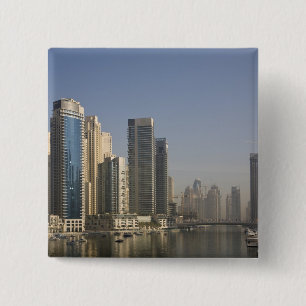 UAE, Dubai. Marina Türme mit Booten vor Anker. Button