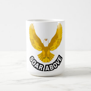 Über allen majestätischen Adlerkunstwerken schwebe Kaffeetasse