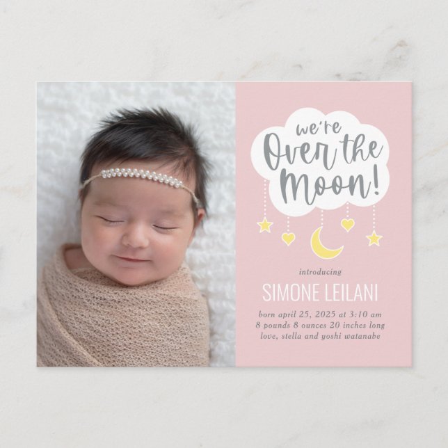 Über dem Mond Baby Ankündigung Postkarte (Vorderseite)