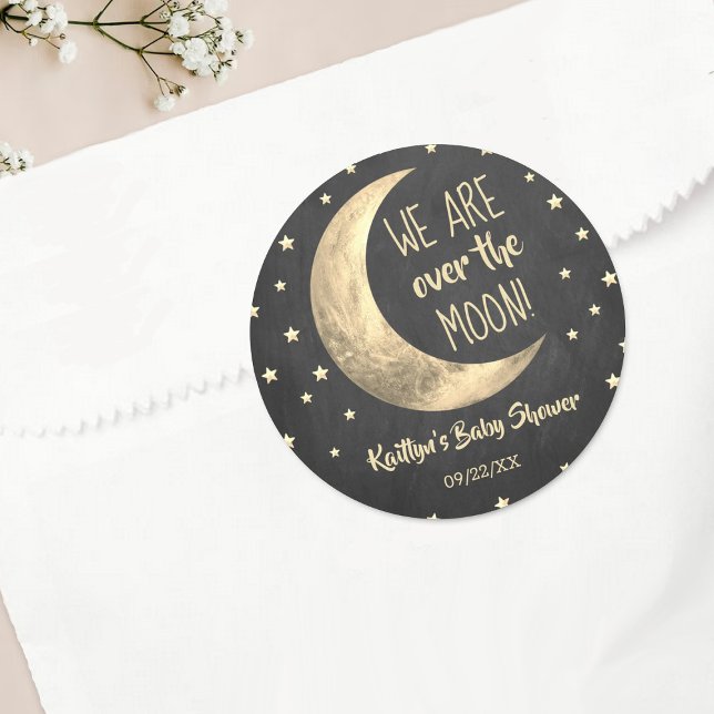 Über dem Mond | Baby Shower Classic Round Sticker (Von Creator hochgeladen)