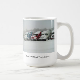 Über dem Straßen-LKW-Fahrer Kaffeetasse