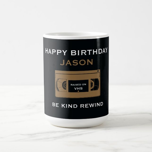 Über den Hügel Nostalgischer Geburtstag Kaffeetasse (Mittel)