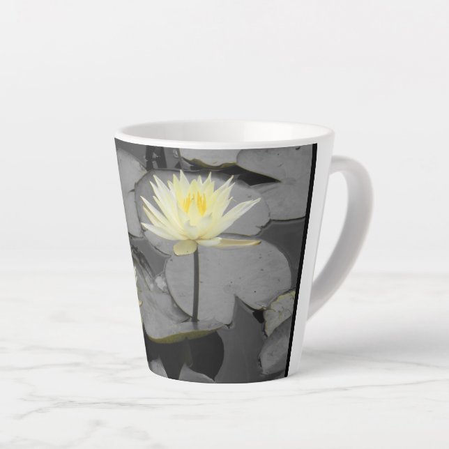 Über den Rahmen hinaus blühen Milchtasse (Rechte Ecke)