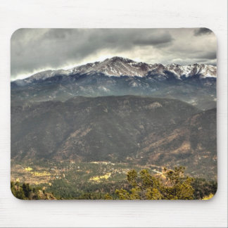 Über einer kleinen Stadt Mousepad