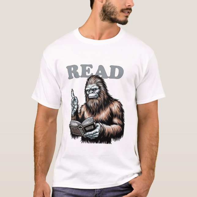 Über Reading Bigfoot Reads T-Shirt (Vorderseite)