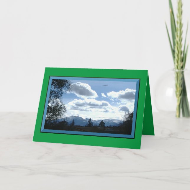 Überall in den Bergen Weihnachtskarte Feiertagskarte (Vorderseite)