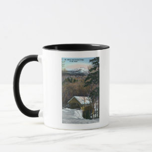 Überdachte Brücke am Gerinne im Winter Tasse