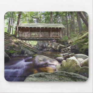 Überdachte Brücke im Adirondacks Mousepad