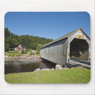 Überdachte Brücke über den Irish River, St. Martin Mousepad