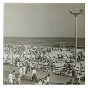 Überfüllter Strand Fliese