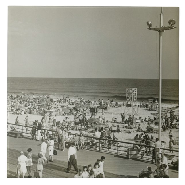 Überfüllter Strand Fliese (Vorderseite)
