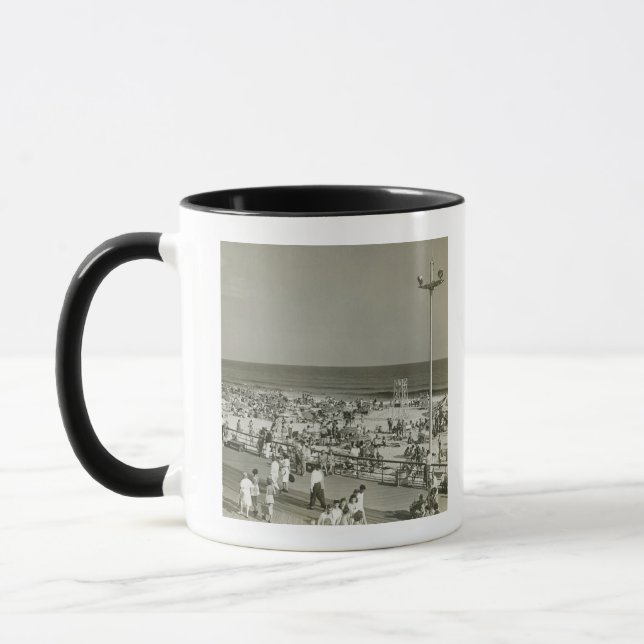 Überfüllter Strand Tasse (Links)