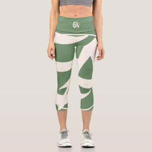 Übergroße Initialen in Weiß und Grün Capri Leggings