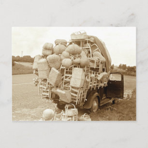Überladener LKW Postkarte