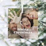 Überlagern von Text-Fotos mit einfacher Retro-Typo Ornament Aus Glas<br><div class="desc">Feiern Sie mit einem Retro-Typografie-Foto mit quadratischen Glasverzierungen die Urlaubsfreuden. Das Bild und der gesamte Text auf dieser Vorlage sind leicht zu personalisieren. Passen Sie Ihre Wünsche an, wie z.B. frohe Weihnachten, glückliche Ferien, My First Xmas, Best Friends, Kinder & Familiennamen, etc. Die Gesamtästhetik dieses Designs ist elegant und modern...</div>